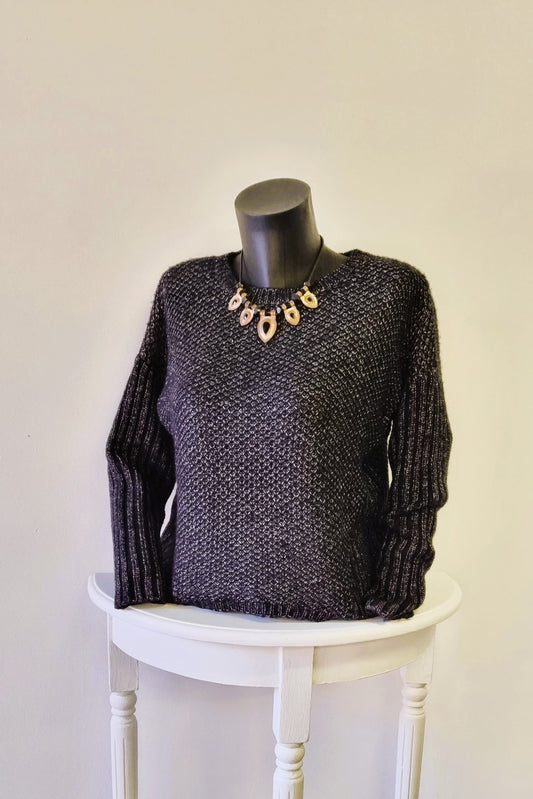 Studio-w - Black & silver round neckline wide fit jersey with hi-lo hem