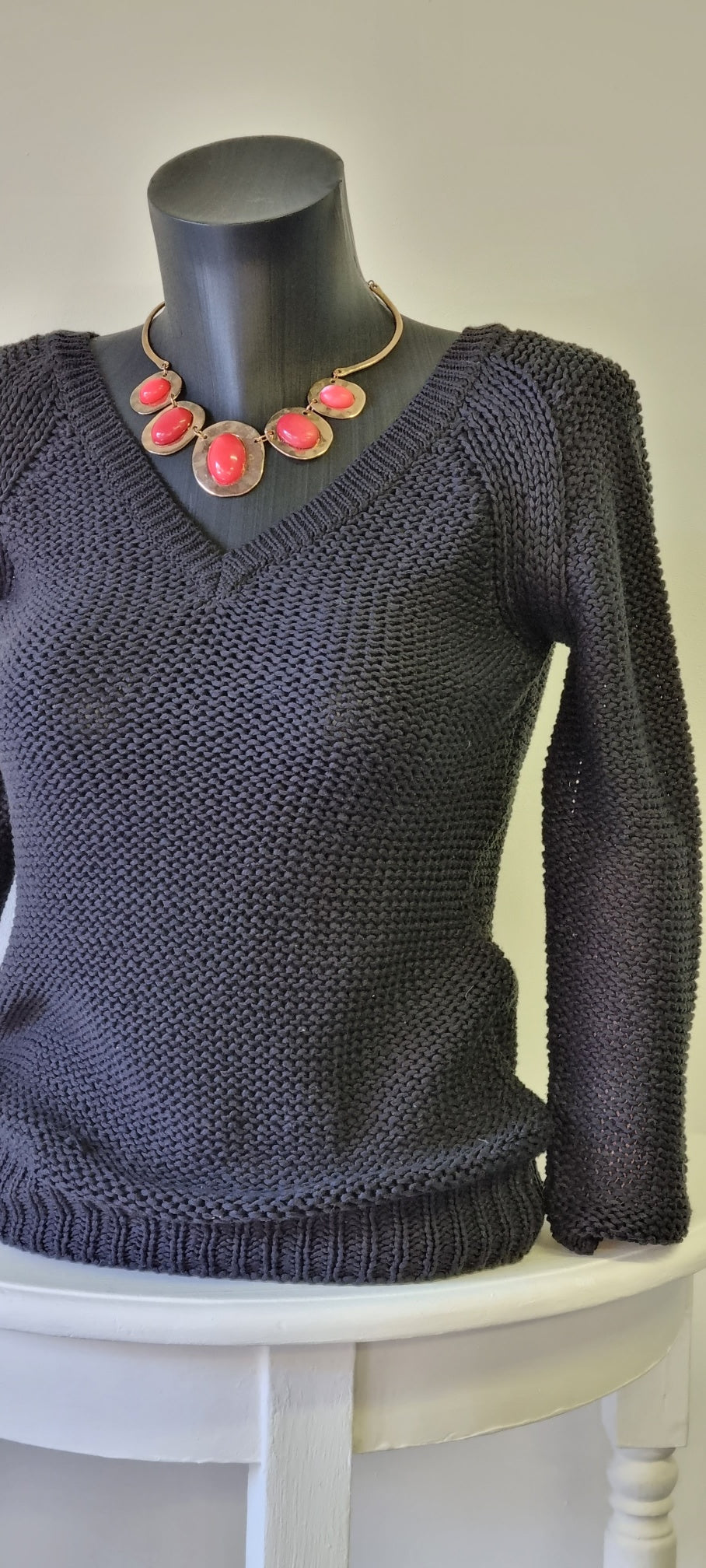 Lara Knit - Hand knitted v-neckline black jersey