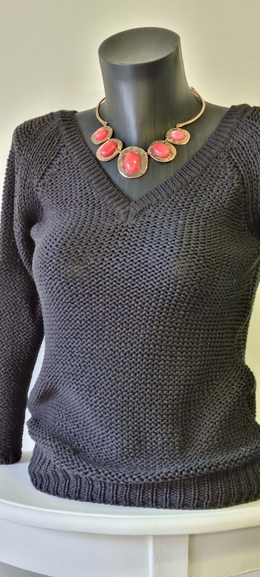 Lara Knit - Hand knitted v-neckline black jersey