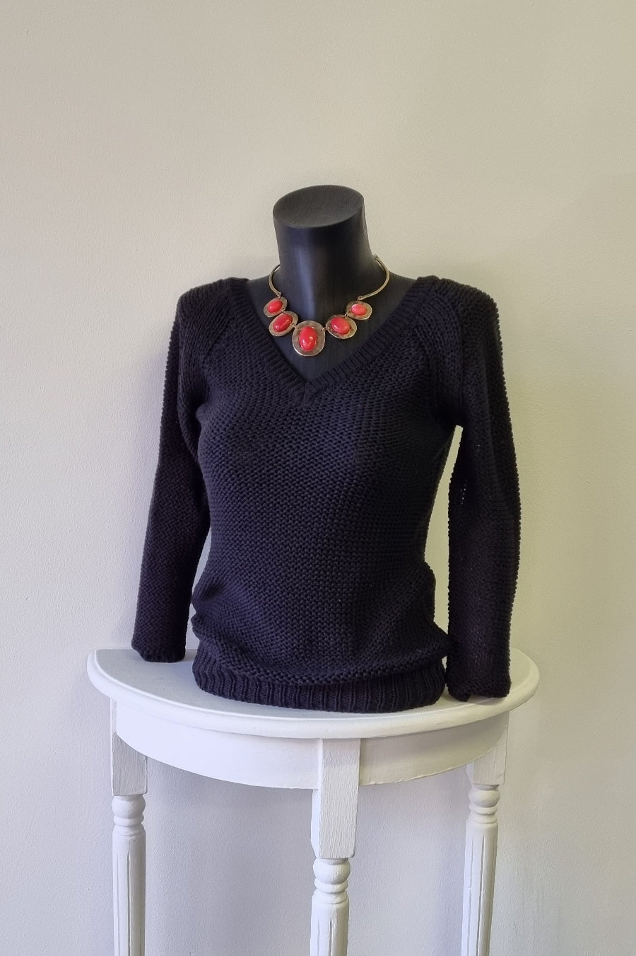 Lara Knit - Hand knitted v-neckline black jersey