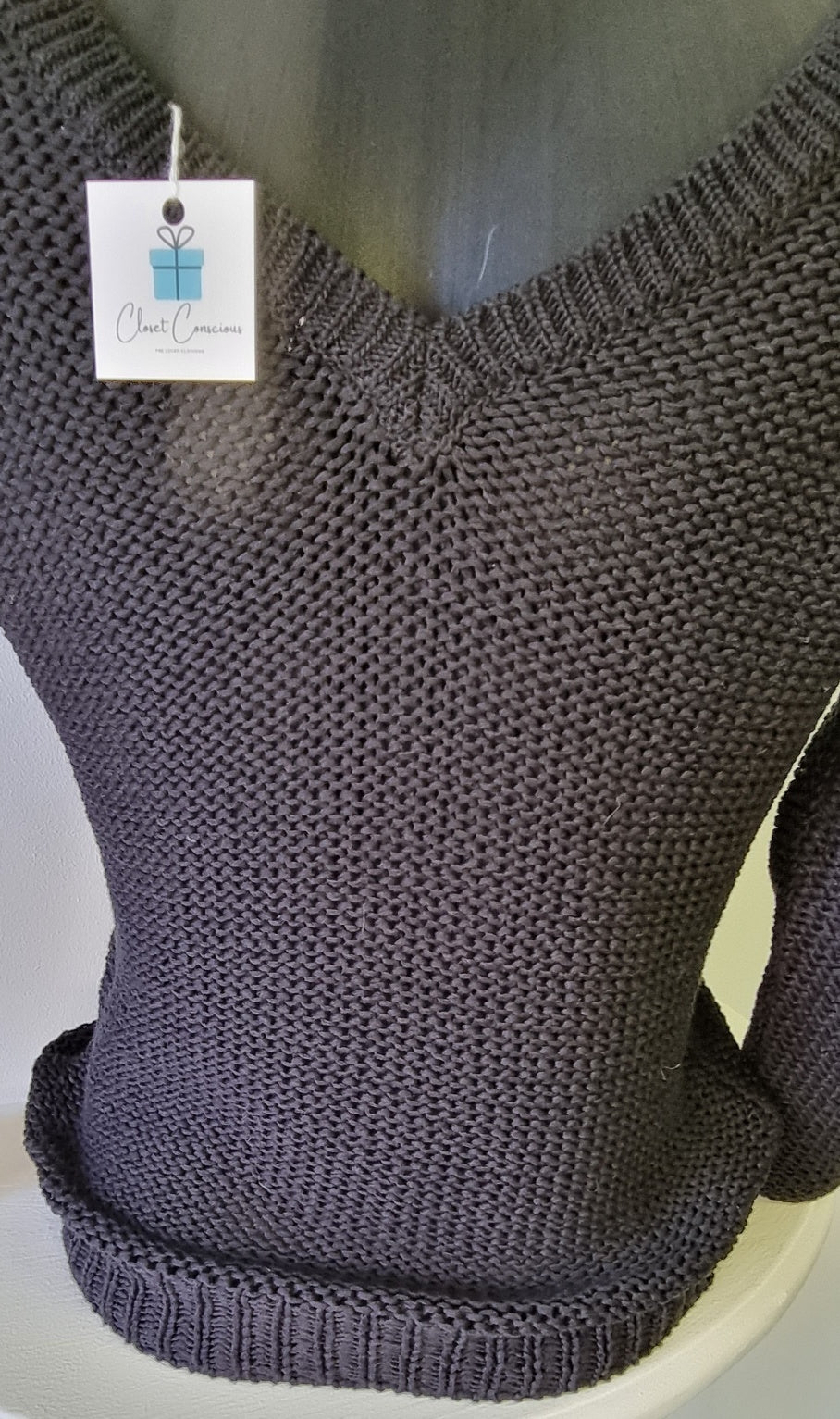 Lara Knit - Hand knitted v-neckline black jersey