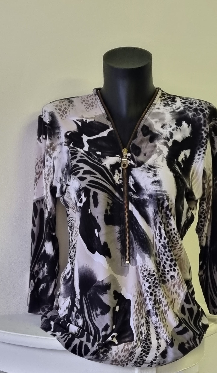 Chewy - Zip embellished animal print blouse