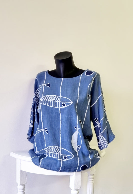 Made in Italy - Blue fish patterned 3/4 sleeve round neck cotton blouse