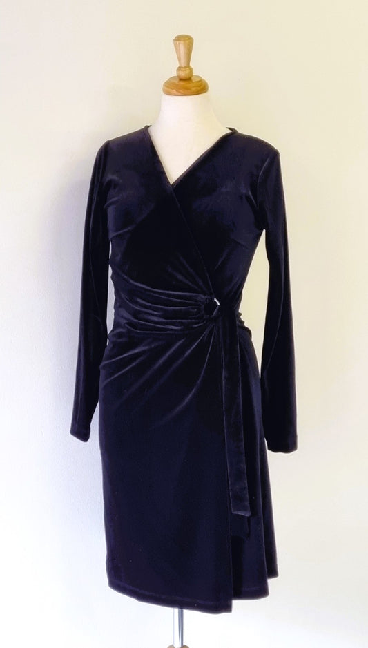 Iconic - Black velvet midi dress