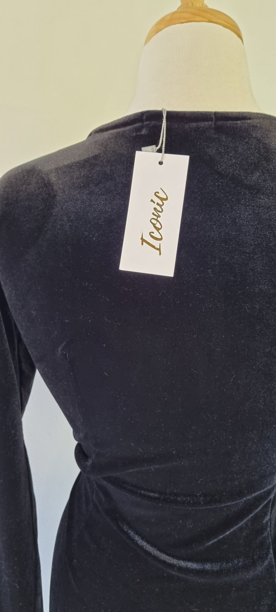 Iconic - Black velvet midi dress