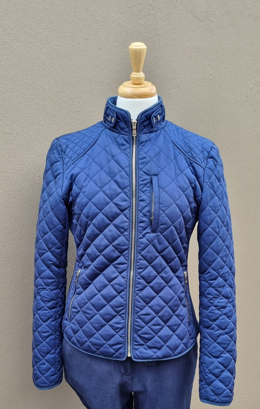 Zara Woman - Blue quilted mid waist jacket with front zip and size zip pockets