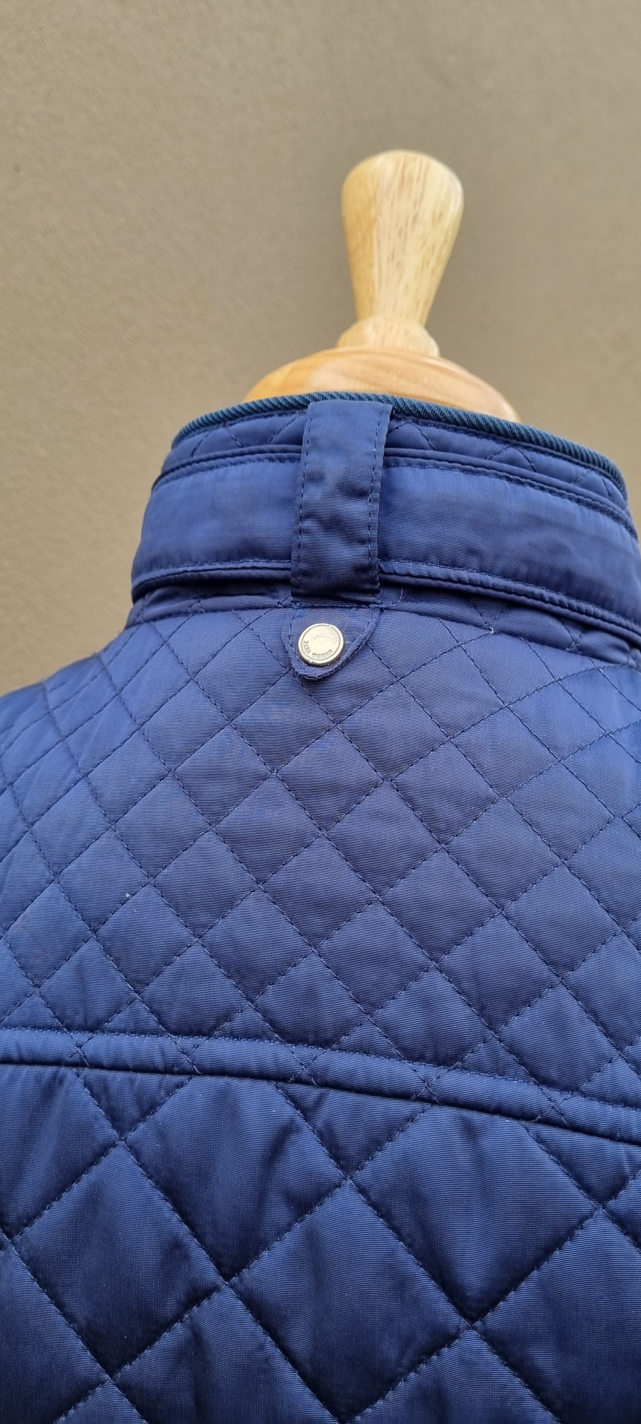 Zara Woman - Blue quilted mid waist jacket with front zip and size zip pockets