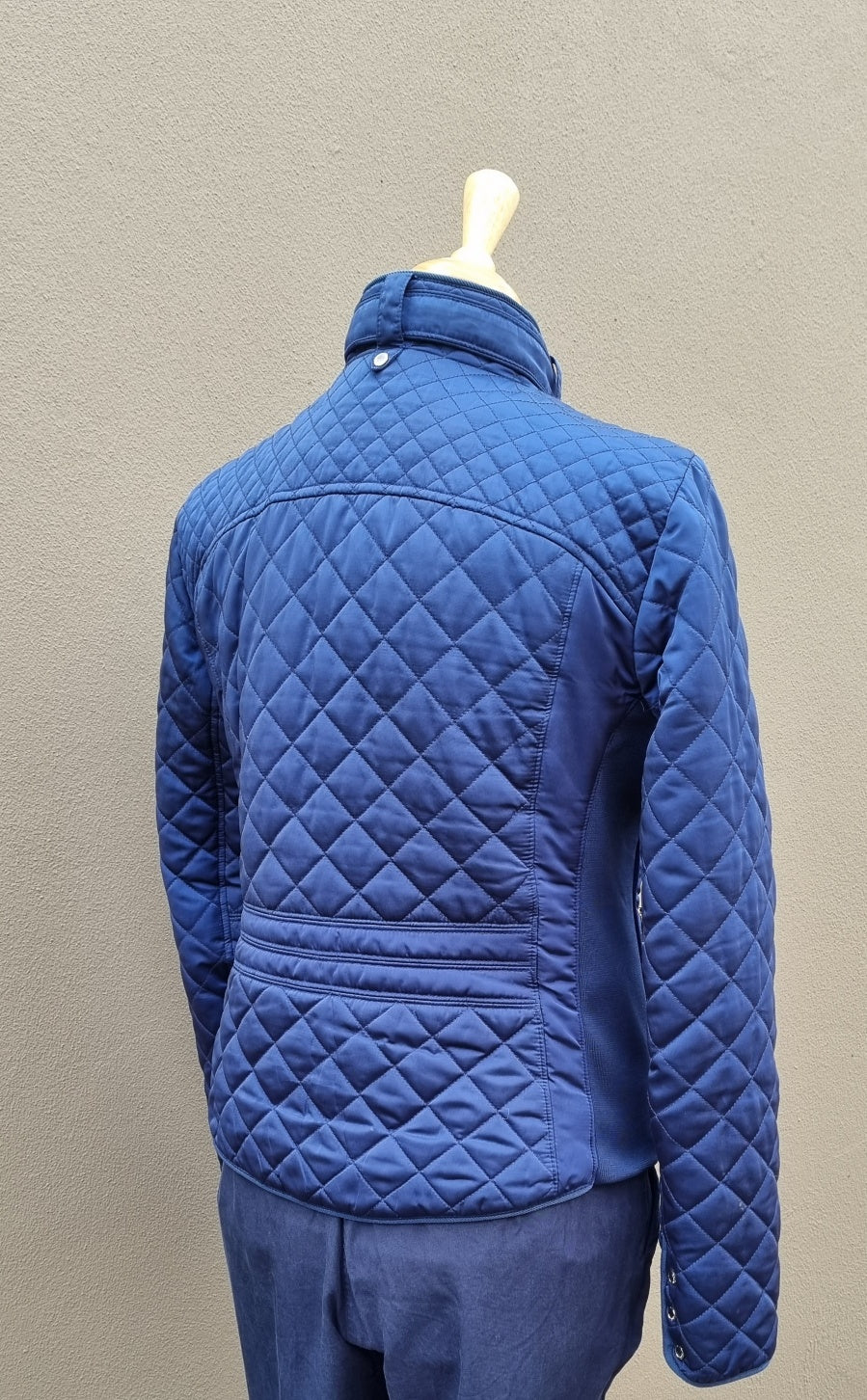 Zara Woman - Blue quilted mid waist jacket with front zip and size zip pockets