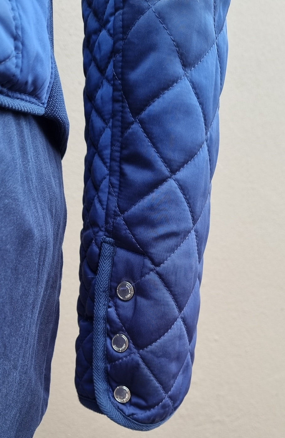 Zara Woman - Blue quilted mid waist jacket with front zip and size zip pockets
