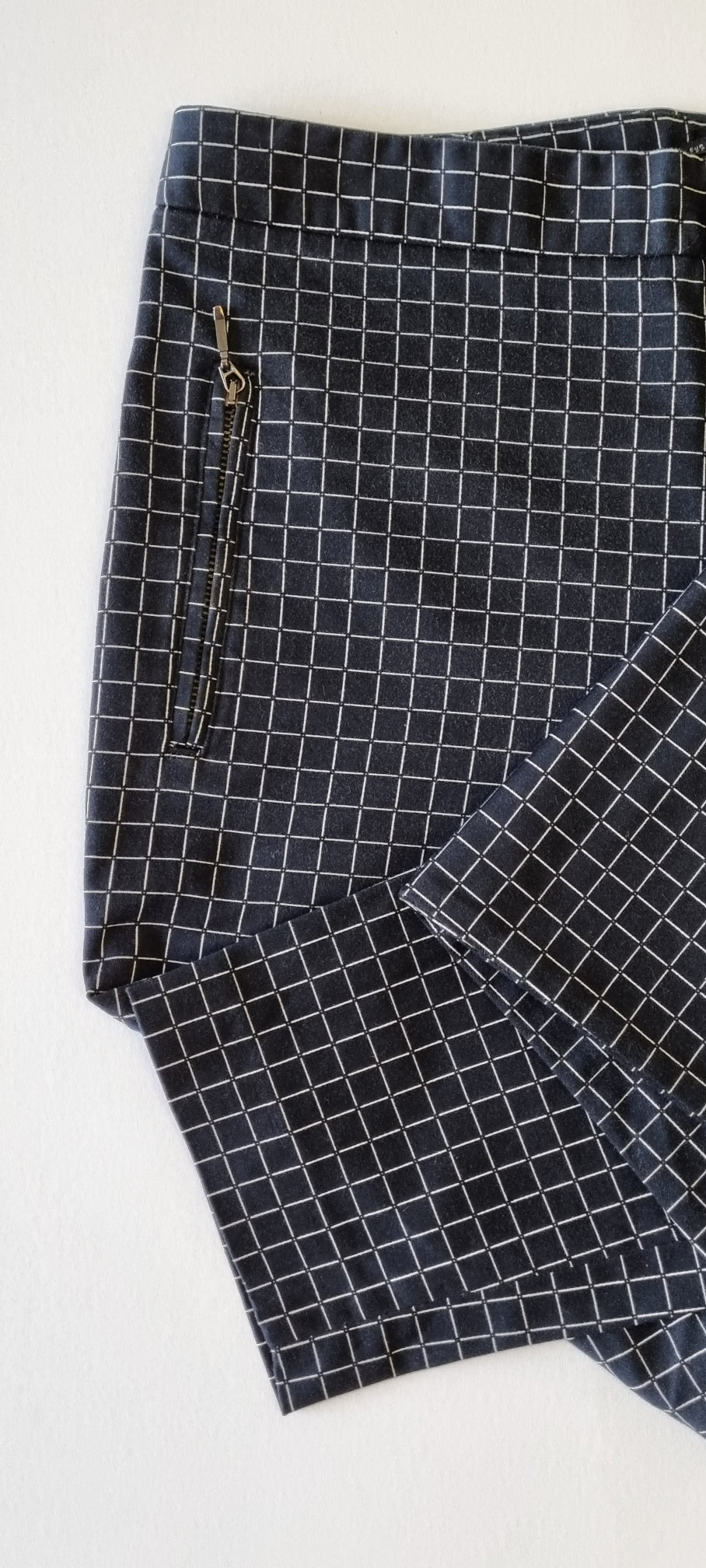 Zara Basics - Blue & white square patterned straight legged trousers