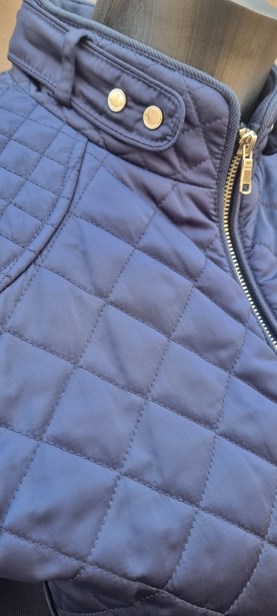 Zara Woman - Blue quilted mid waist jacket with front zip and size zip pockets