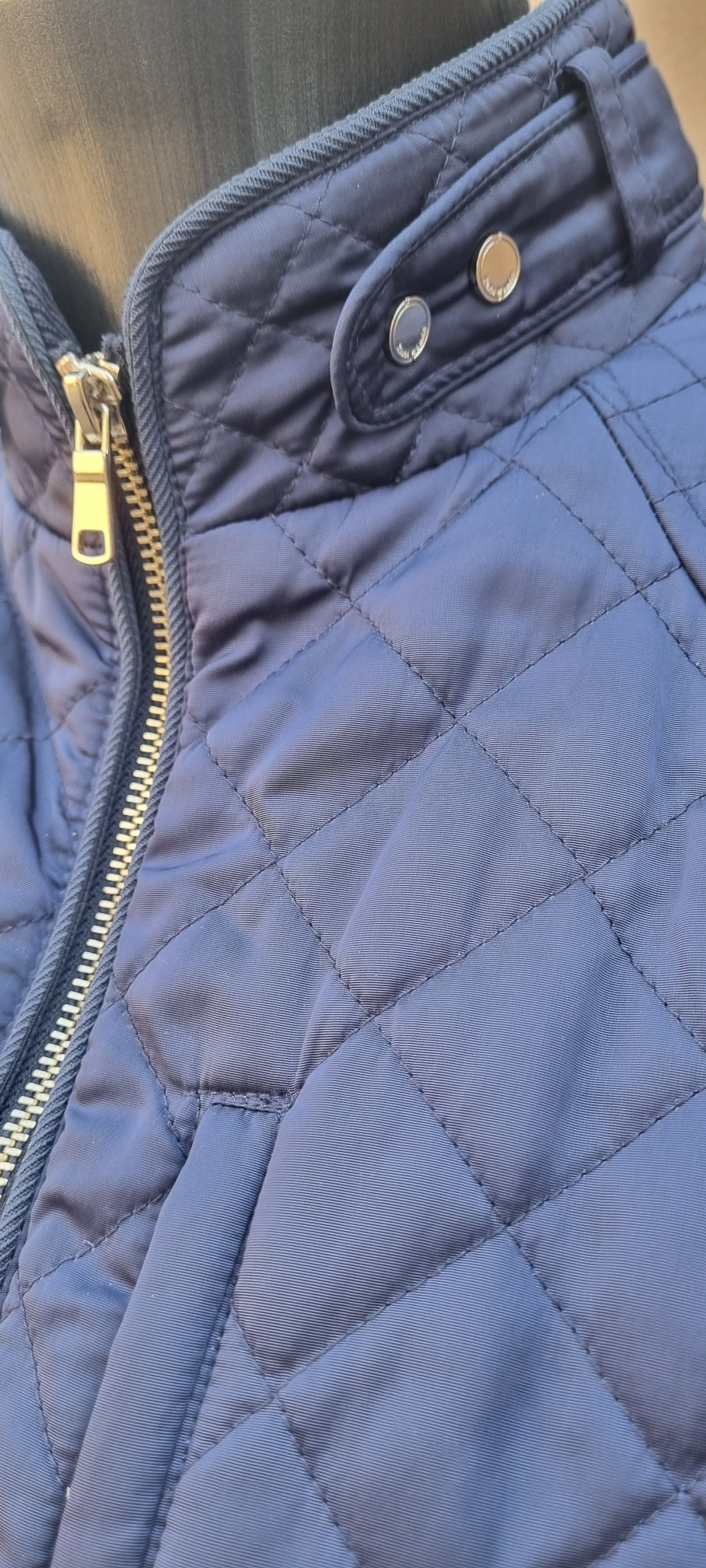 Zara Woman - Blue quilted mid waist jacket with front zip and size zip pockets