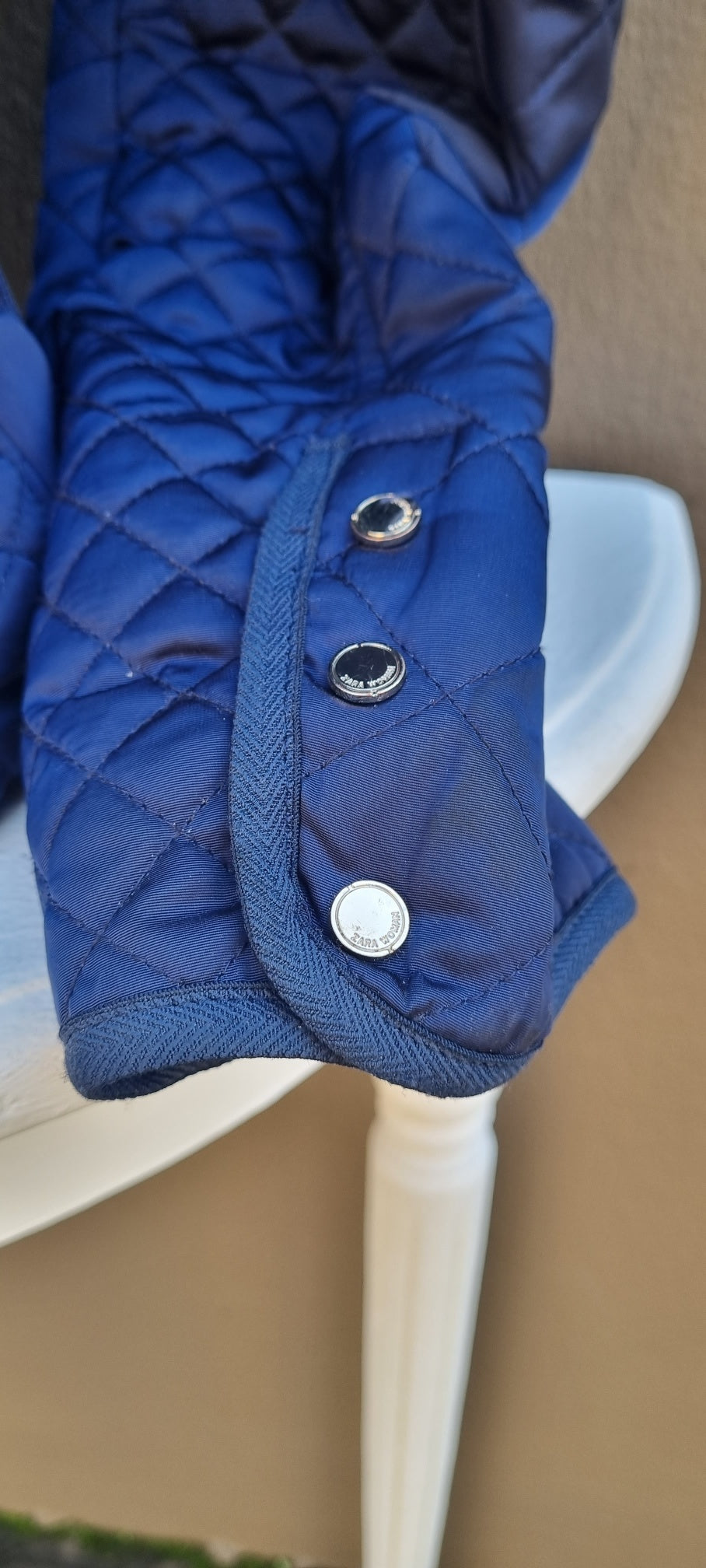 Zara Woman - Blue quilted mid waist jacket with front zip and size zip pockets