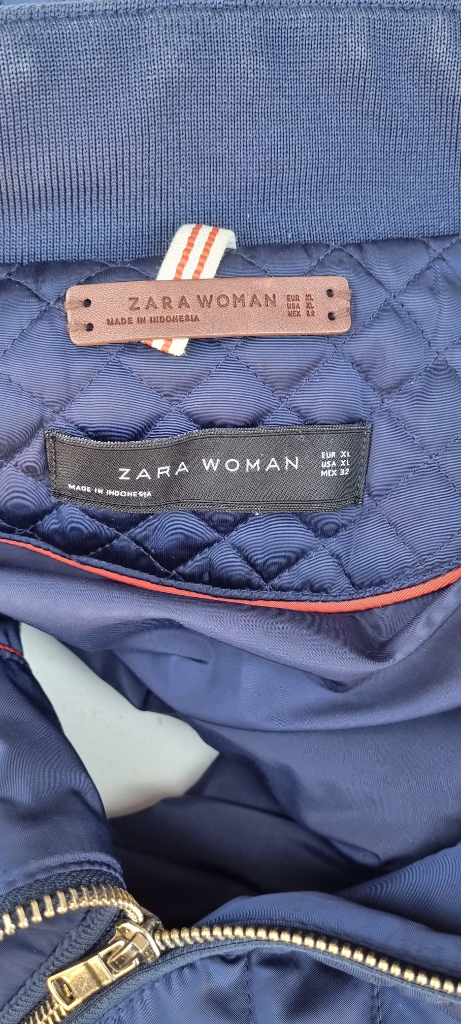 Zara Woman - Blue quilted mid waist jacket with front zip and size zip pockets