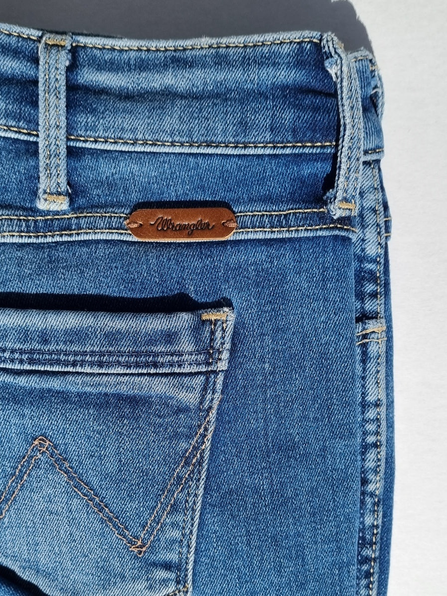 Wrangler - Straight leg blue jeans
