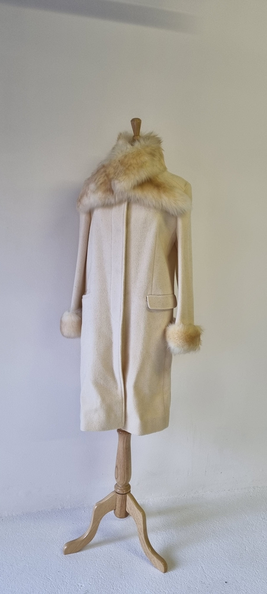 No Brand - Pure wool cream winter coat with faux fur