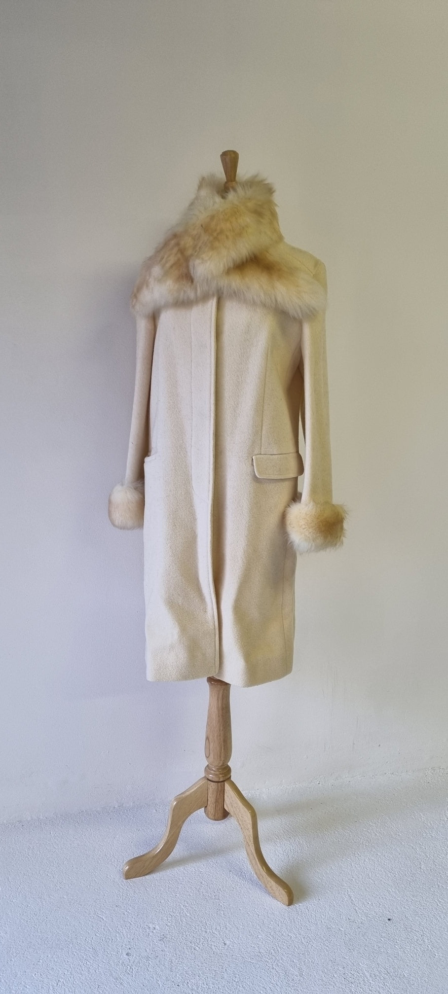 No Brand - Pure wool cream winter coat with faux fur