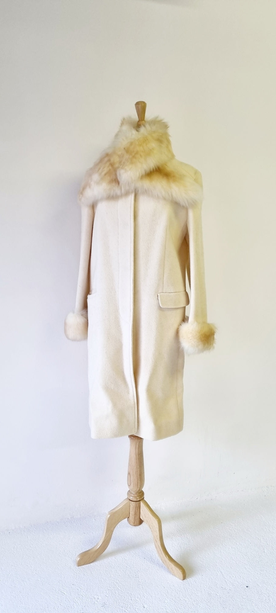 No Brand - Pure wool cream winter coat with faux fur