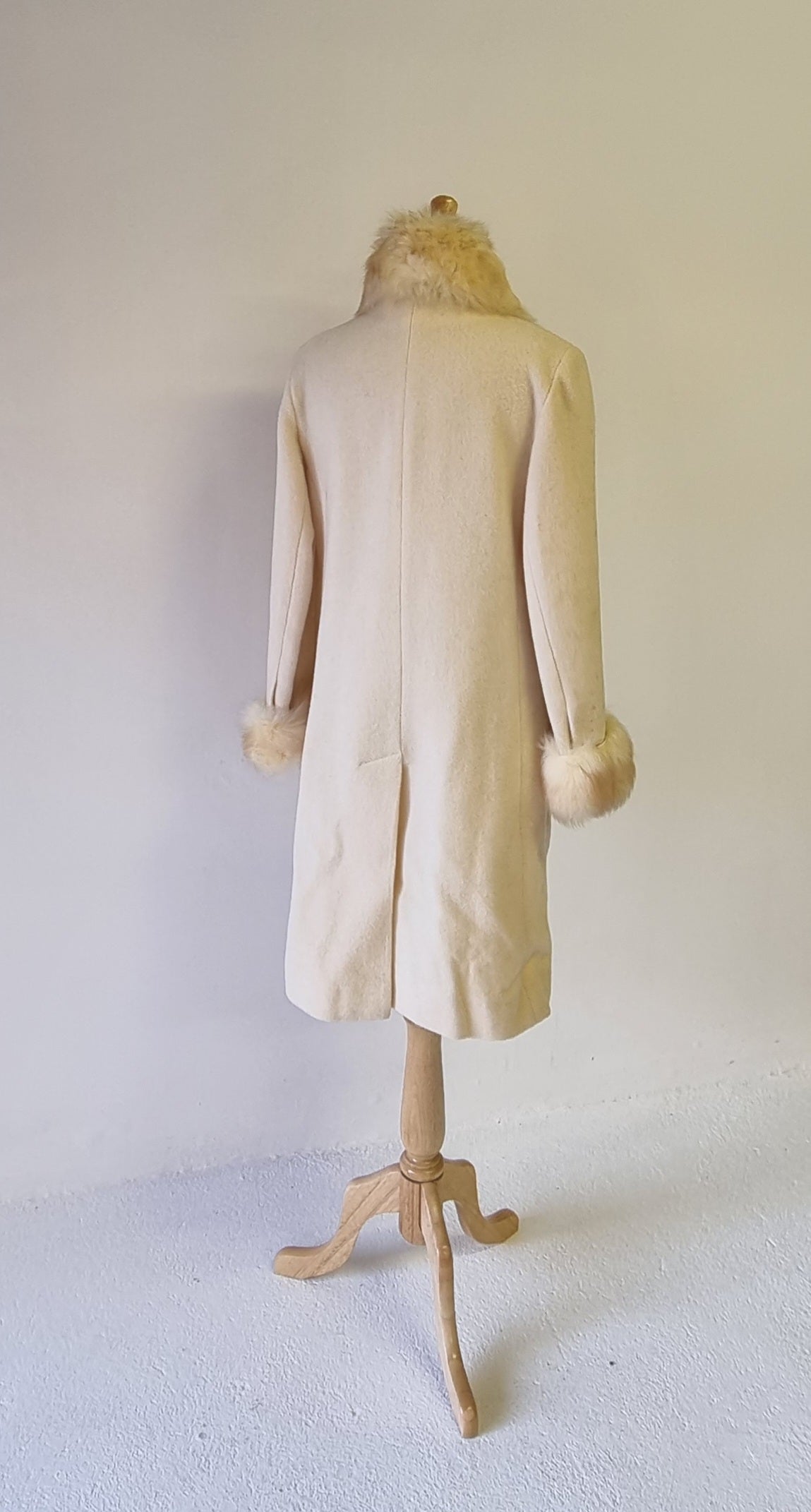 No Brand - Pure wool cream winter coat with faux fur