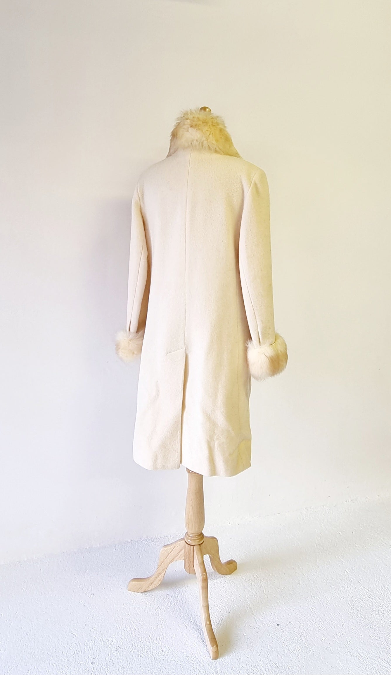 No Brand - Pure wool cream winter coat with faux fur