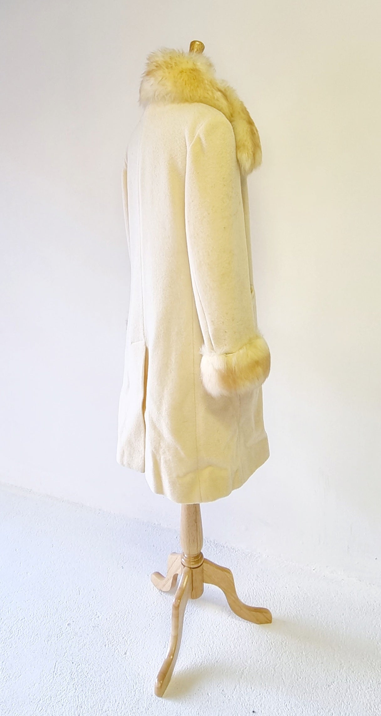 No Brand - Pure wool cream winter coat with faux fur