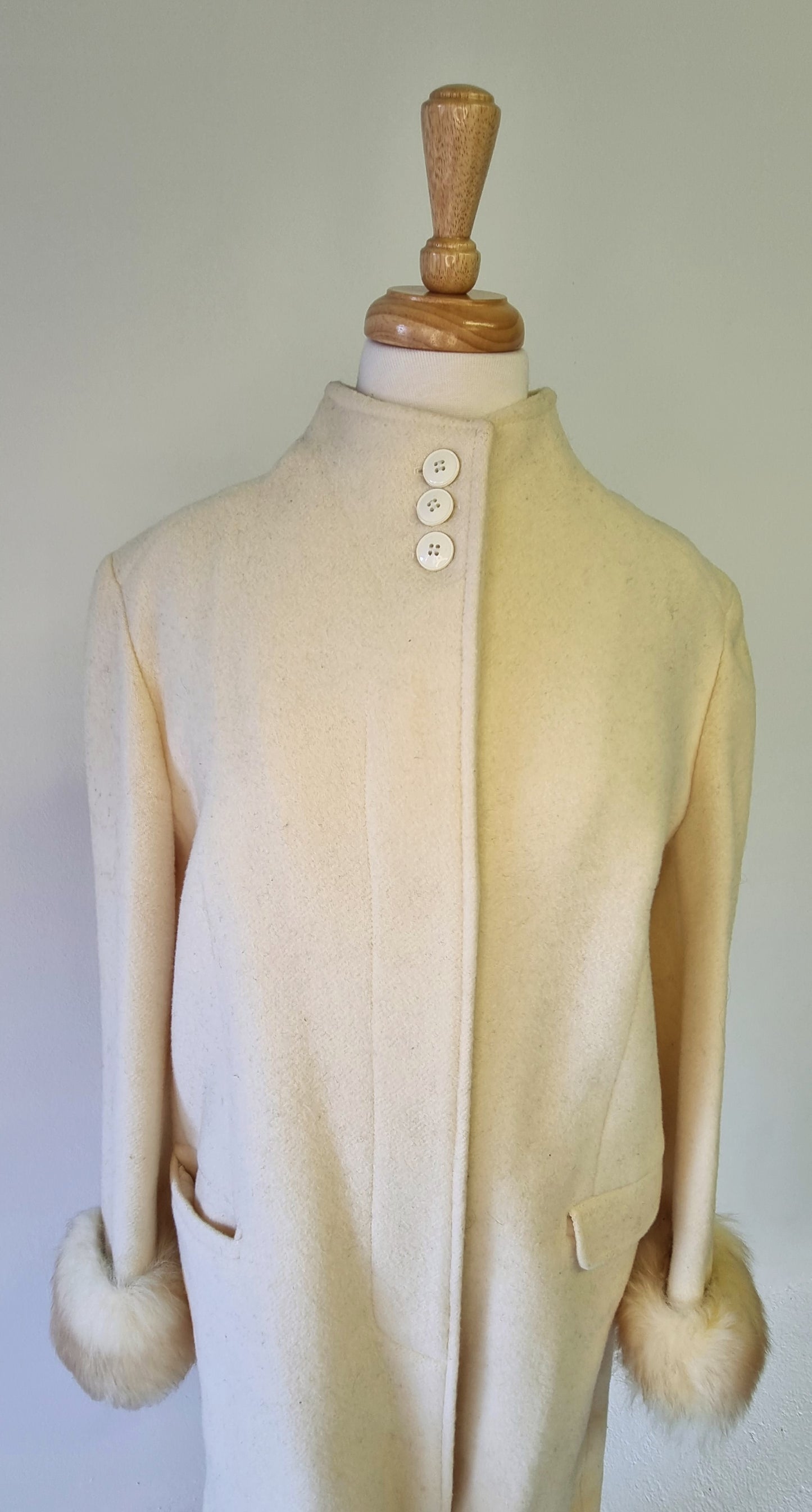 No Brand - Pure wool cream winter coat with faux fur