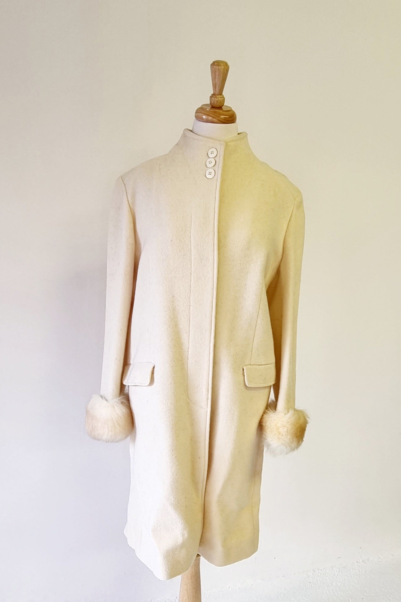 No Brand - Pure wool cream winter coat with faux fur