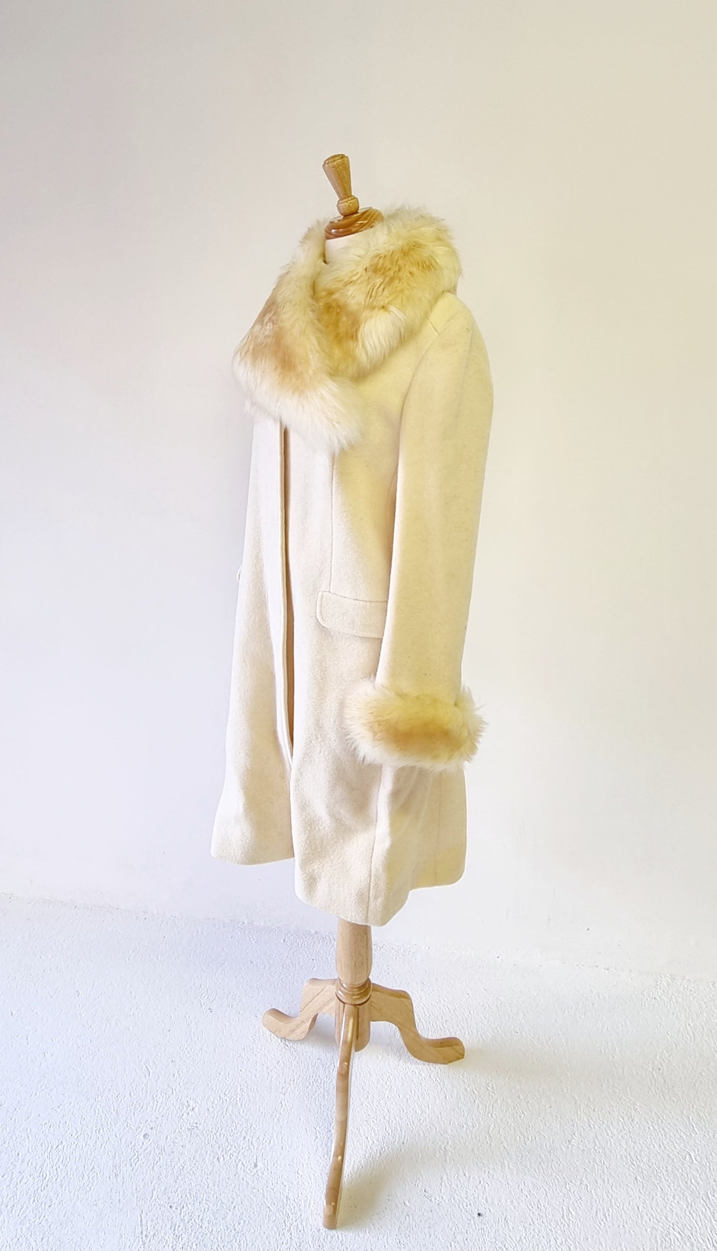 No Brand - Pure wool cream winter coat with faux fur