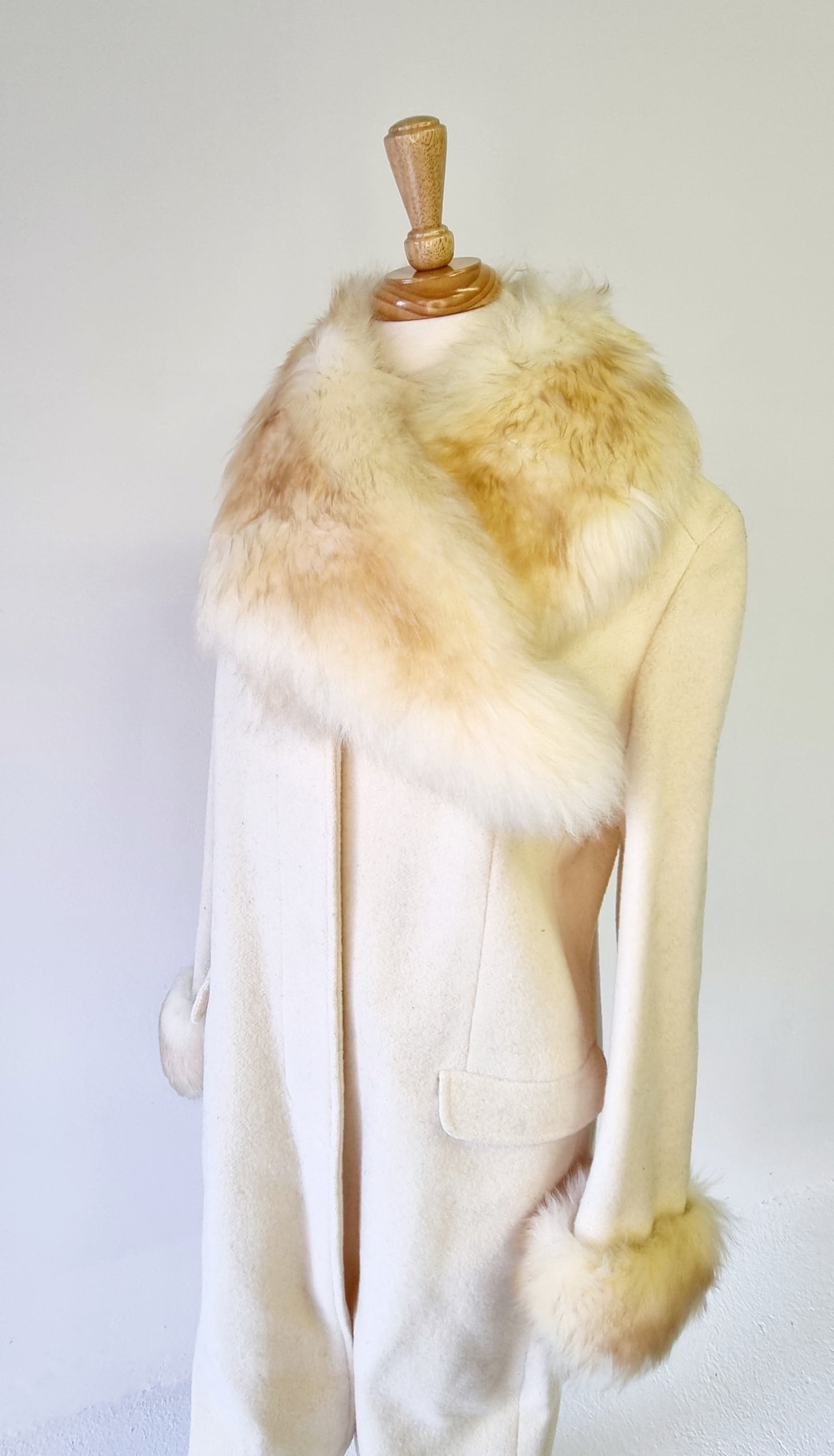 No Brand - Pure wool cream winter coat with faux fur