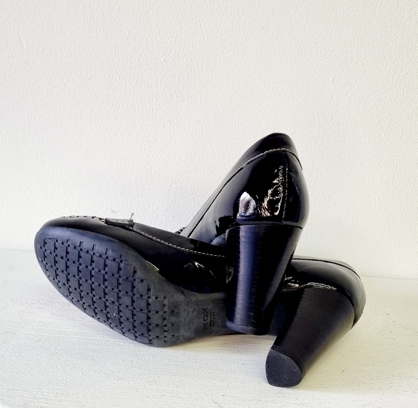 GEOX Respira - Black Heeled Leather Closed-toe Vintage Pumps