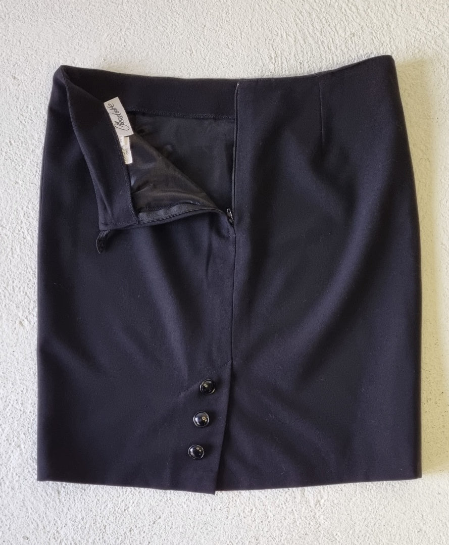 Charlotte - Black lined mini skirt with buttoned back slit