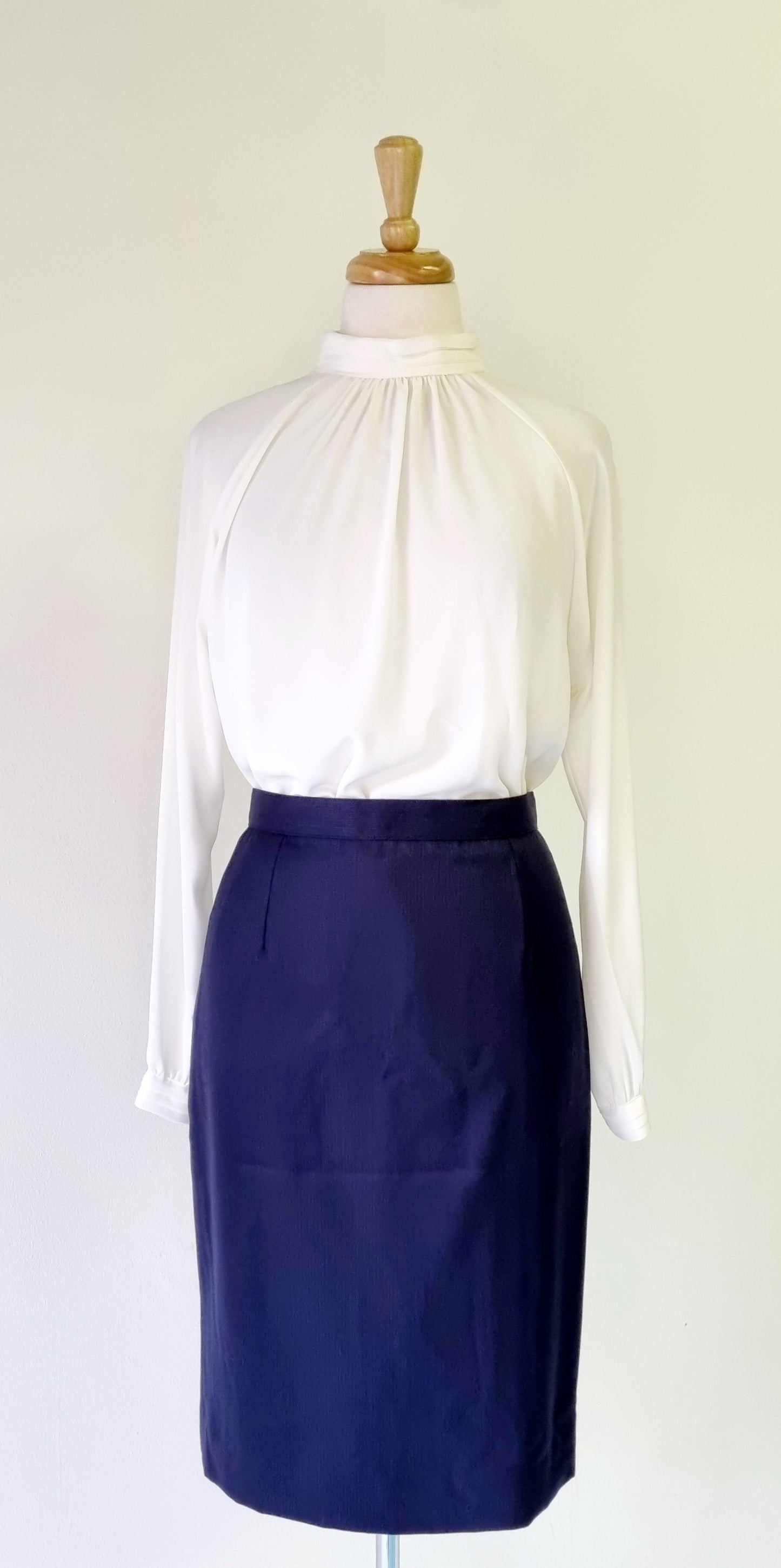 No Brand - Tailor made navy blue knee length lined pencil skirt
