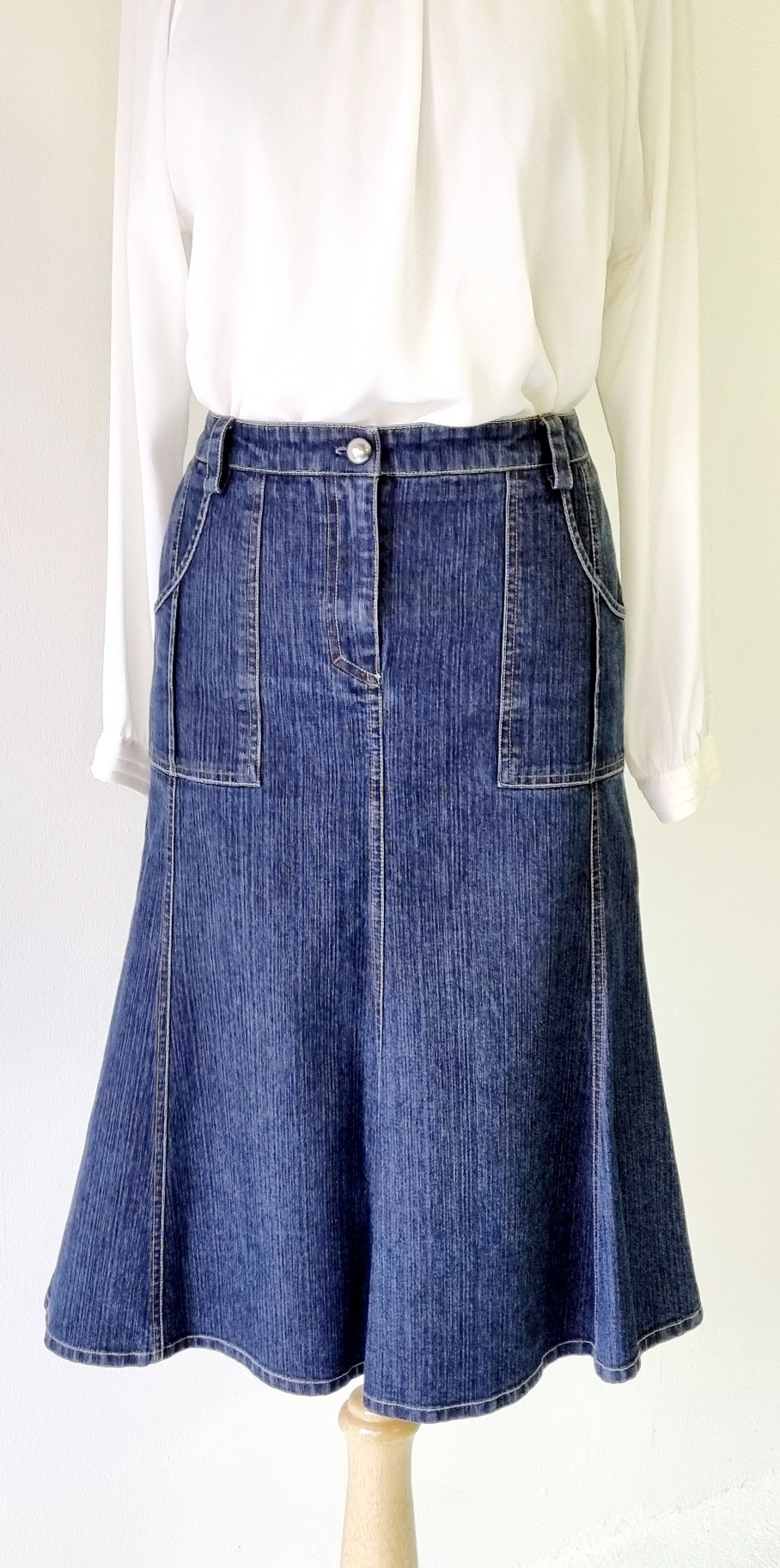 Sarry SA - Classic fit and flare knee length denim skirt