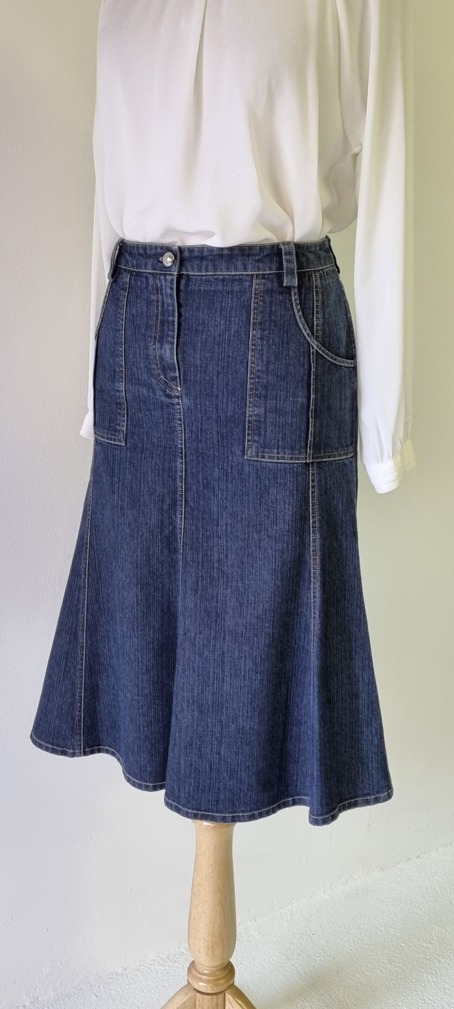 Sarry SA - Classic fit and flare knee length denim skirt