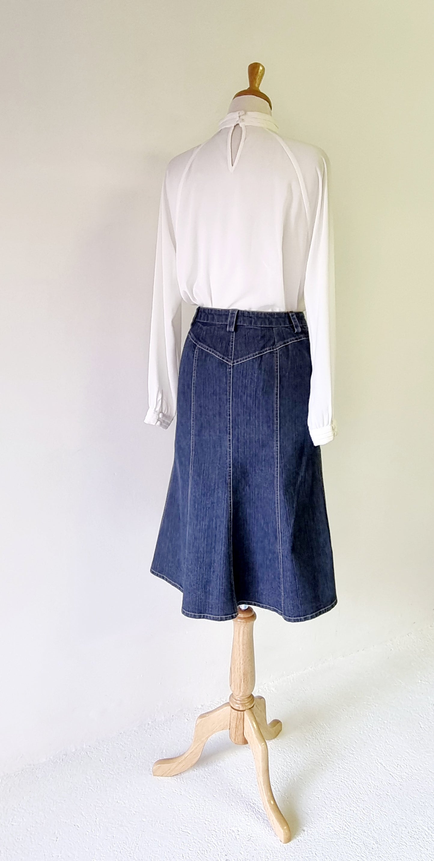Sarry SA - Classic fit and flare knee length denim skirt
