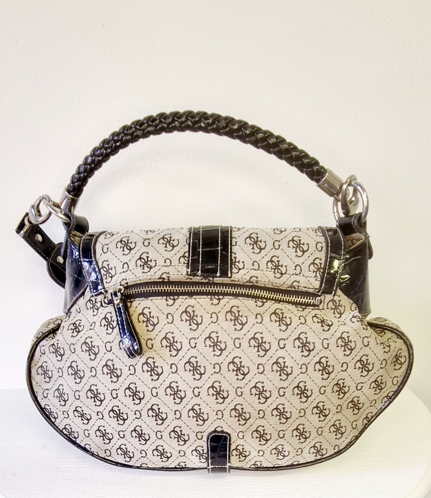 Guess - Stylish Vintage Black Guess Shoulder Bag