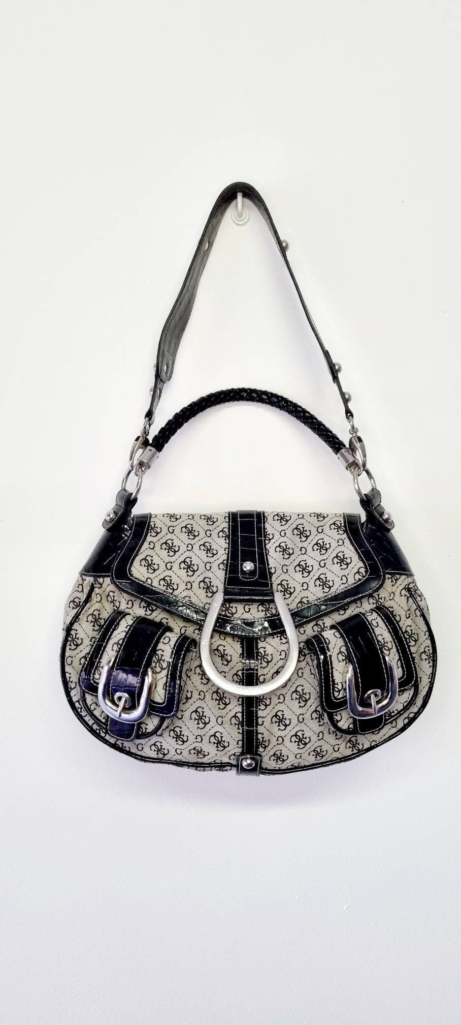 Guess - Stylish Vintage Black Guess Shoulder Bag