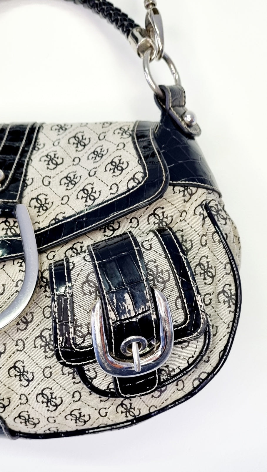 Guess - Stylish Vintage Black Guess Shoulder Bag