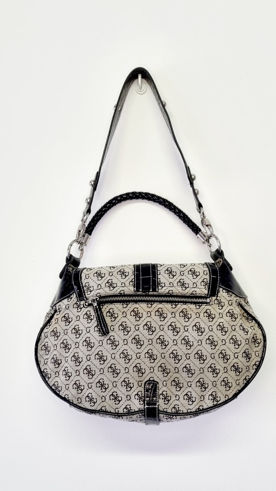 Guess - Stylish Vintage Black Guess Shoulder Bag