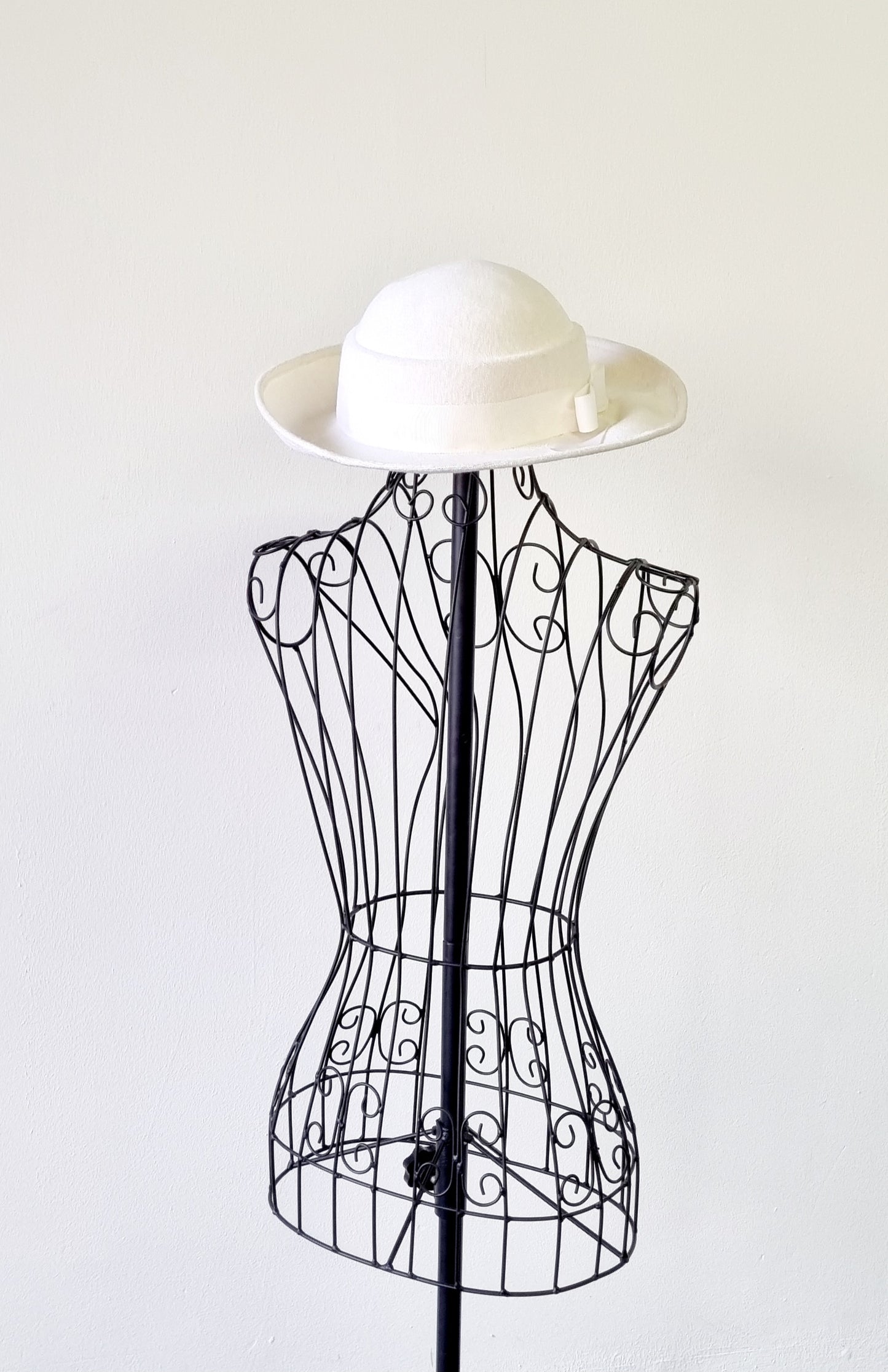 Vintage Ivory Kettle Brim Sun Hat