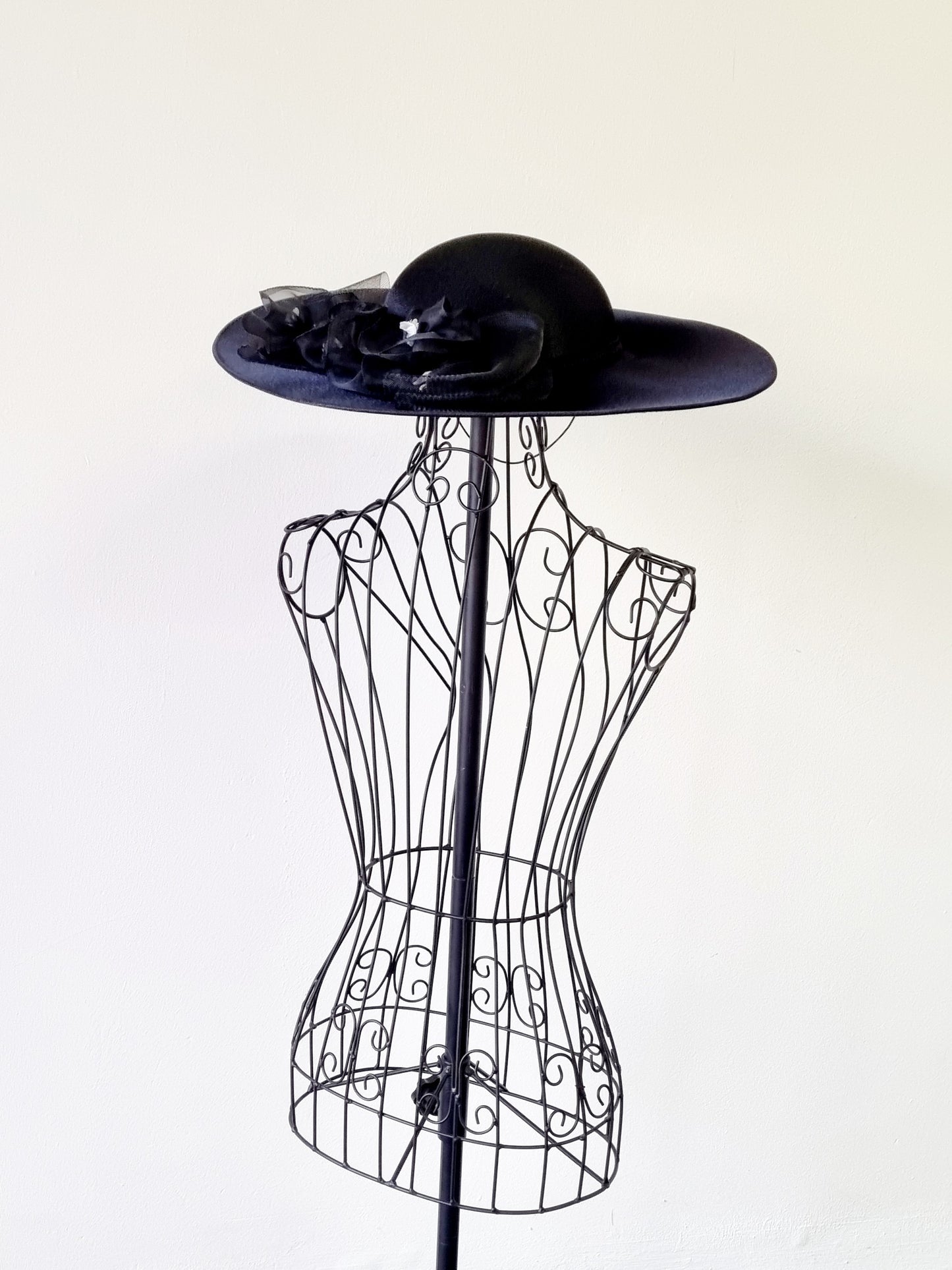 Swan Creation - Vintage Black Wide Brim Sun Hat