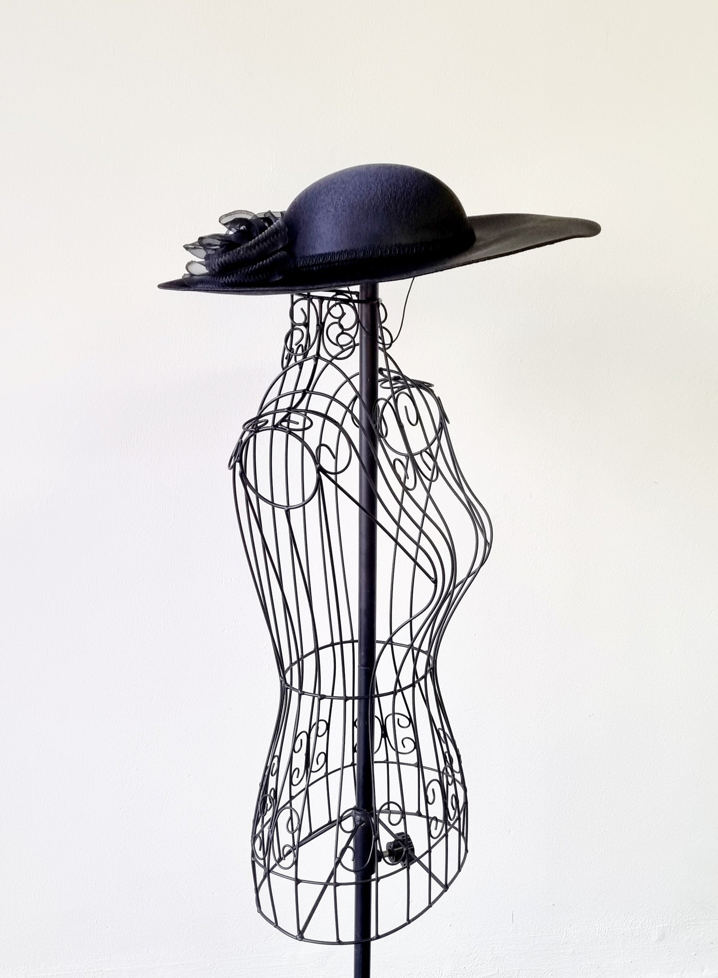 Swan Creation - Vintage Black Wide Brim Sun Hat