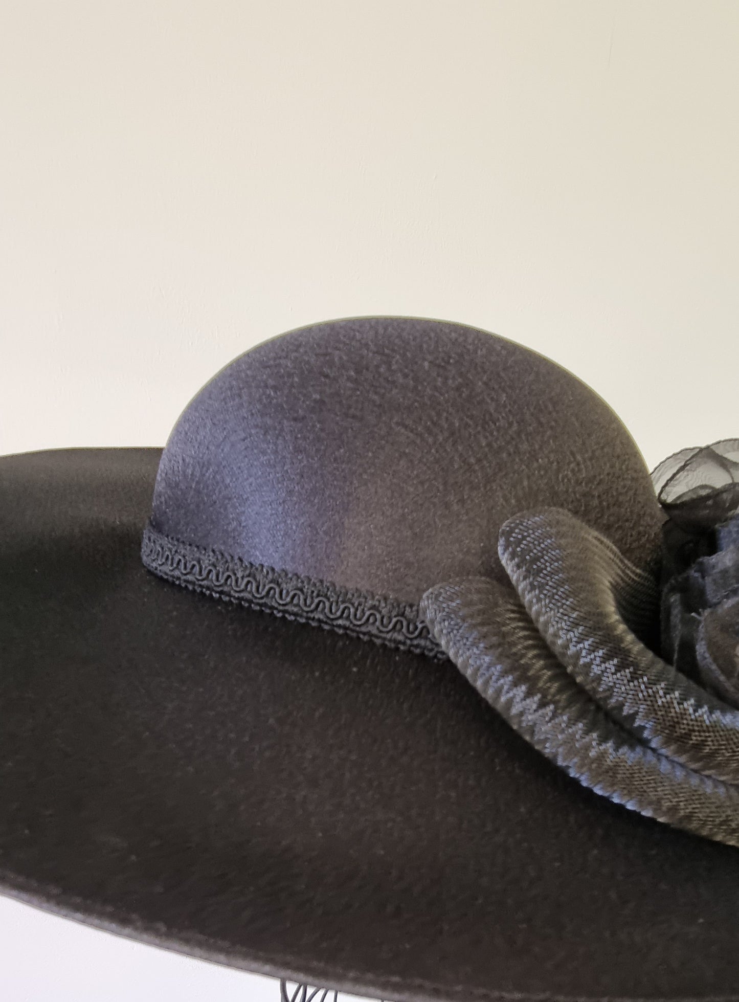 Swan Creation - Vintage Black Wide Brim Sun Hat