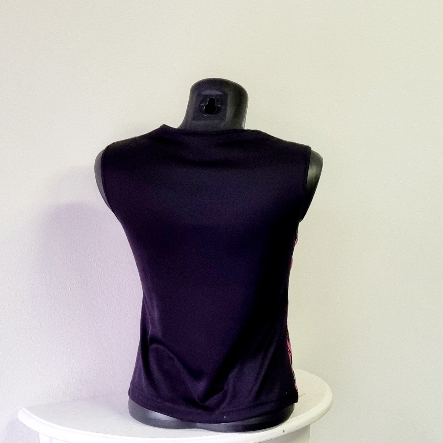 Milady's - Sleeveless embroidered pink and black blouse