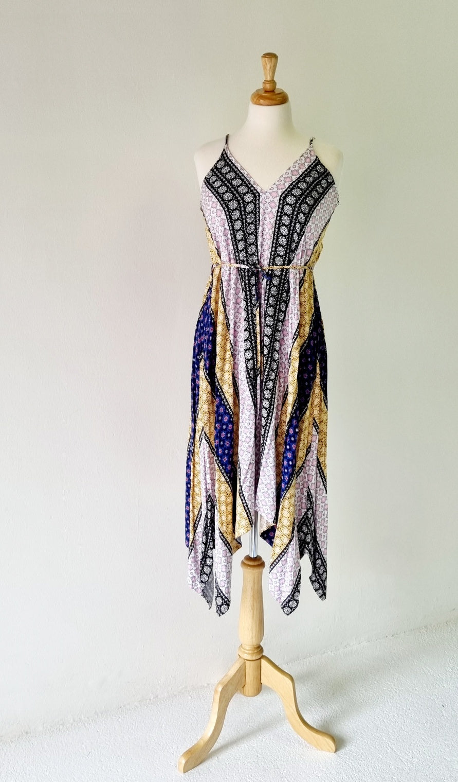 Maxed SA - White Linear Patterned Scarf Dress