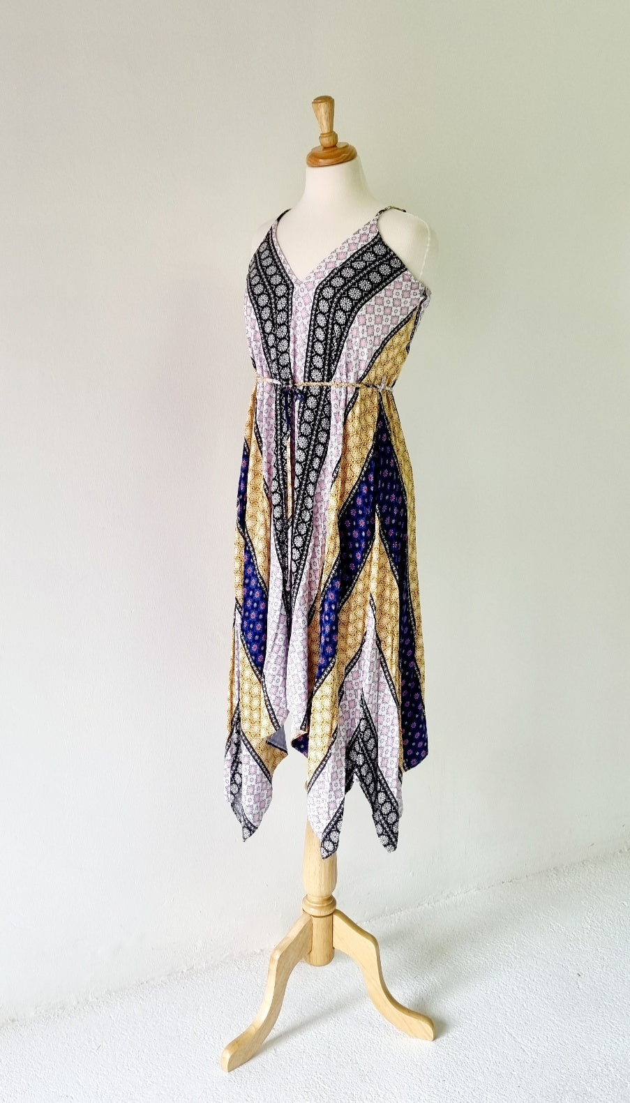 Maxed SA - White Linear Patterned Scarf Dress