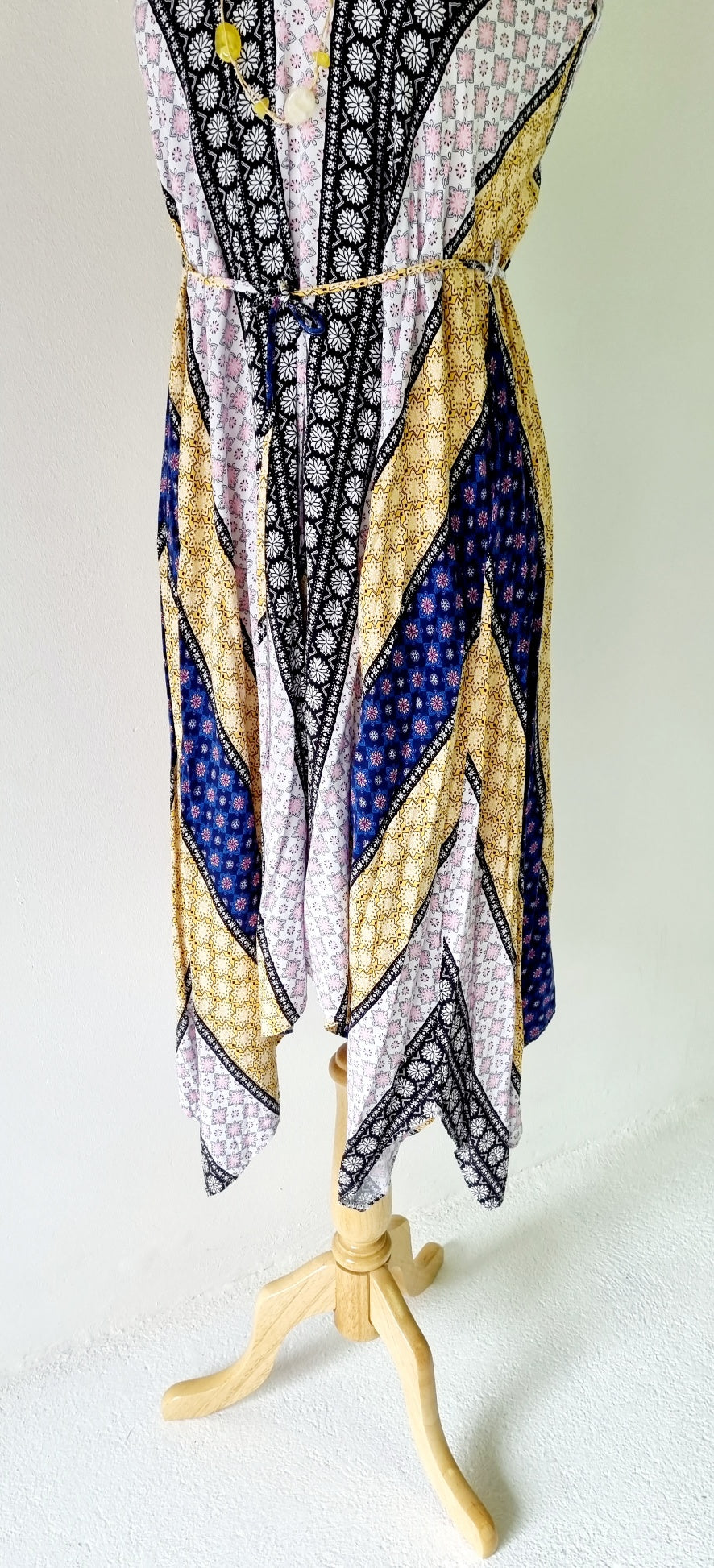 Maxed SA - White Linear Patterned Scarf Dress