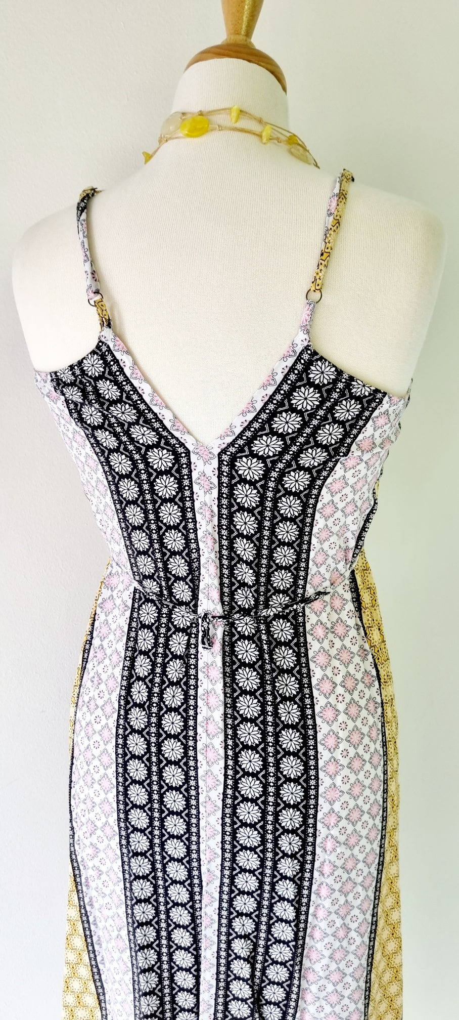 Maxed SA - White Linear Patterned Scarf Dress