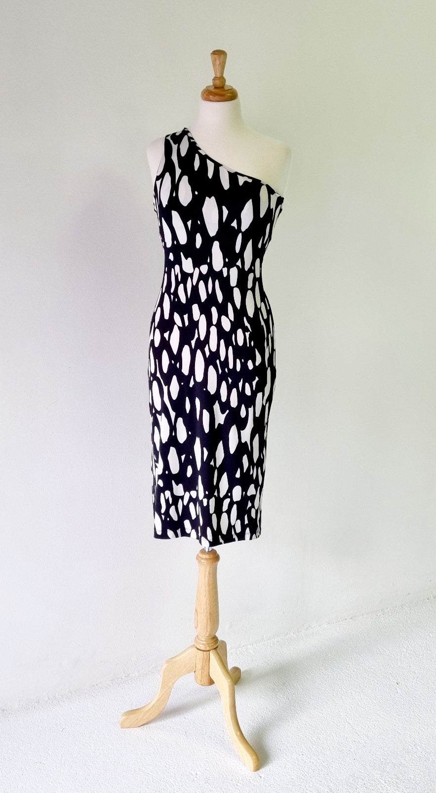 Nina J Runway - Designer One Shoulder Midi Stretch Dress