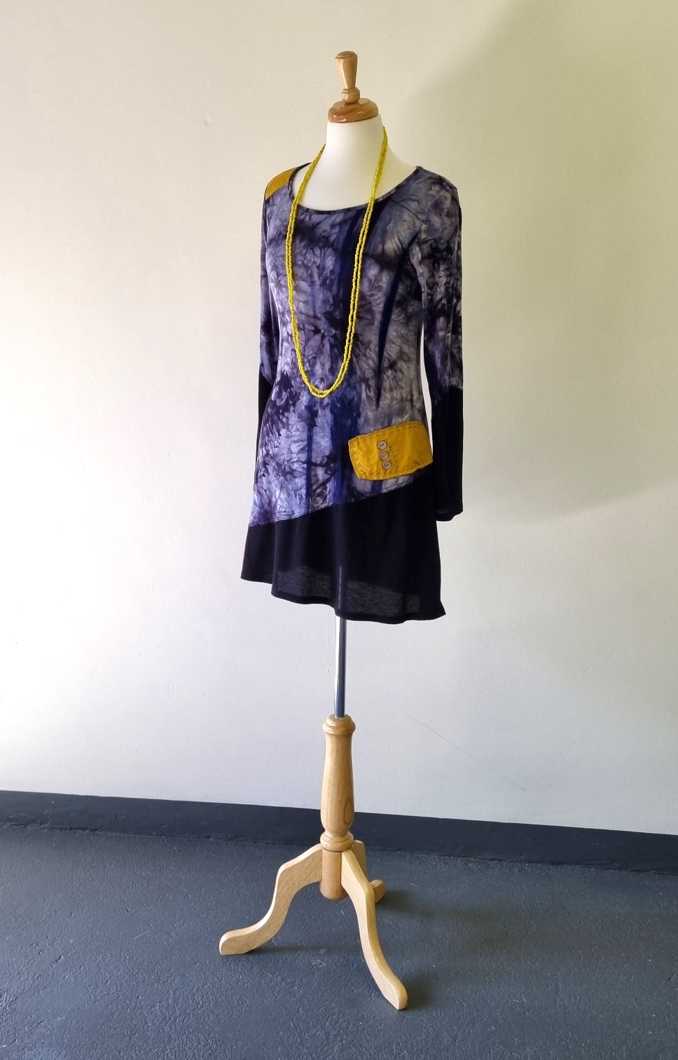 Vintago - Black long sleeve short dress